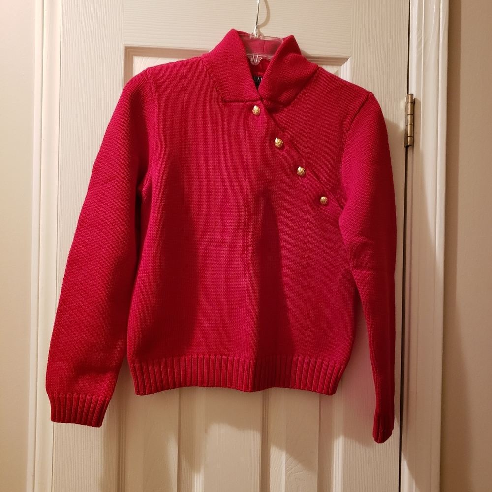 Woman's pullover sweater